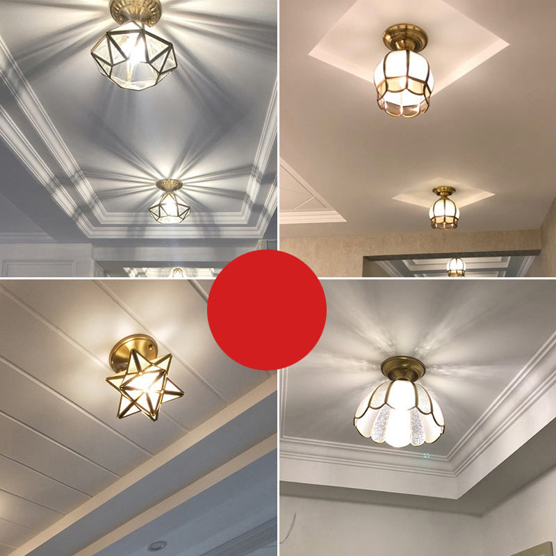 Minimalistyczna Metalowa Lampa Sufitowa z Falbanką | Prosta Żarówka w Mosiądzu
