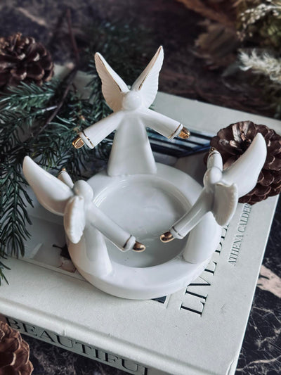 Świecznik Z Aniołami | Biała Porcelana – Dekoracja Stołu I Wnętrza