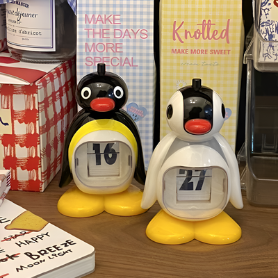 B/W Hue Penguin Kalendarz | Urokliwa Dekoracja Biurkowa i Funkcjonalny Tracker Daty