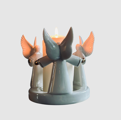 Świecznik Z Aniołami | Biała Porcelana – Dekoracja Stołu I Wnętrza