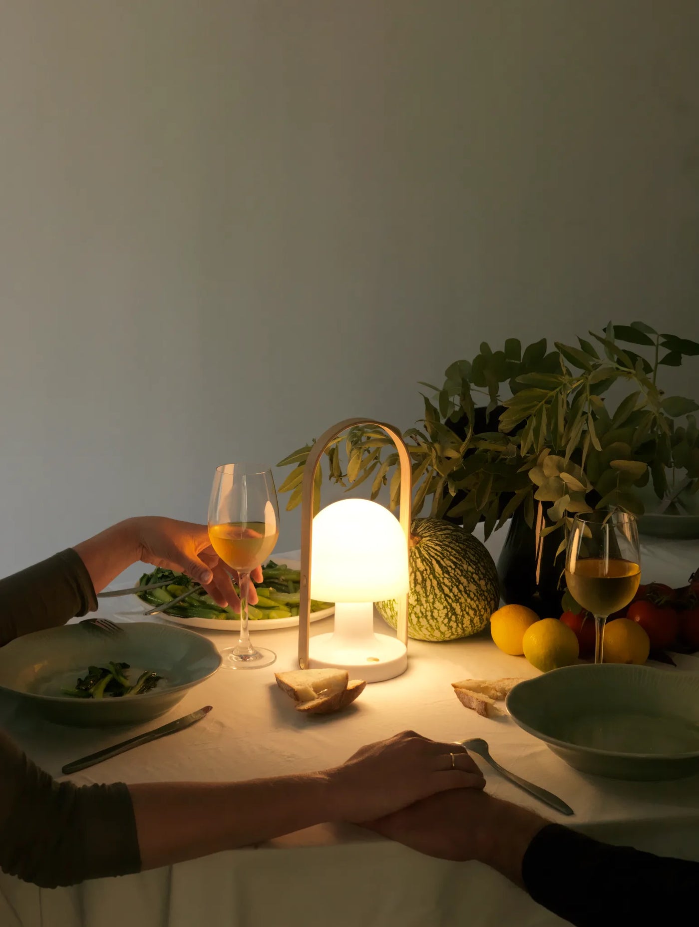 LumiFlex | Przenośna Lampa LED z Ładowalną Baterią i Regulowanym Hakiem