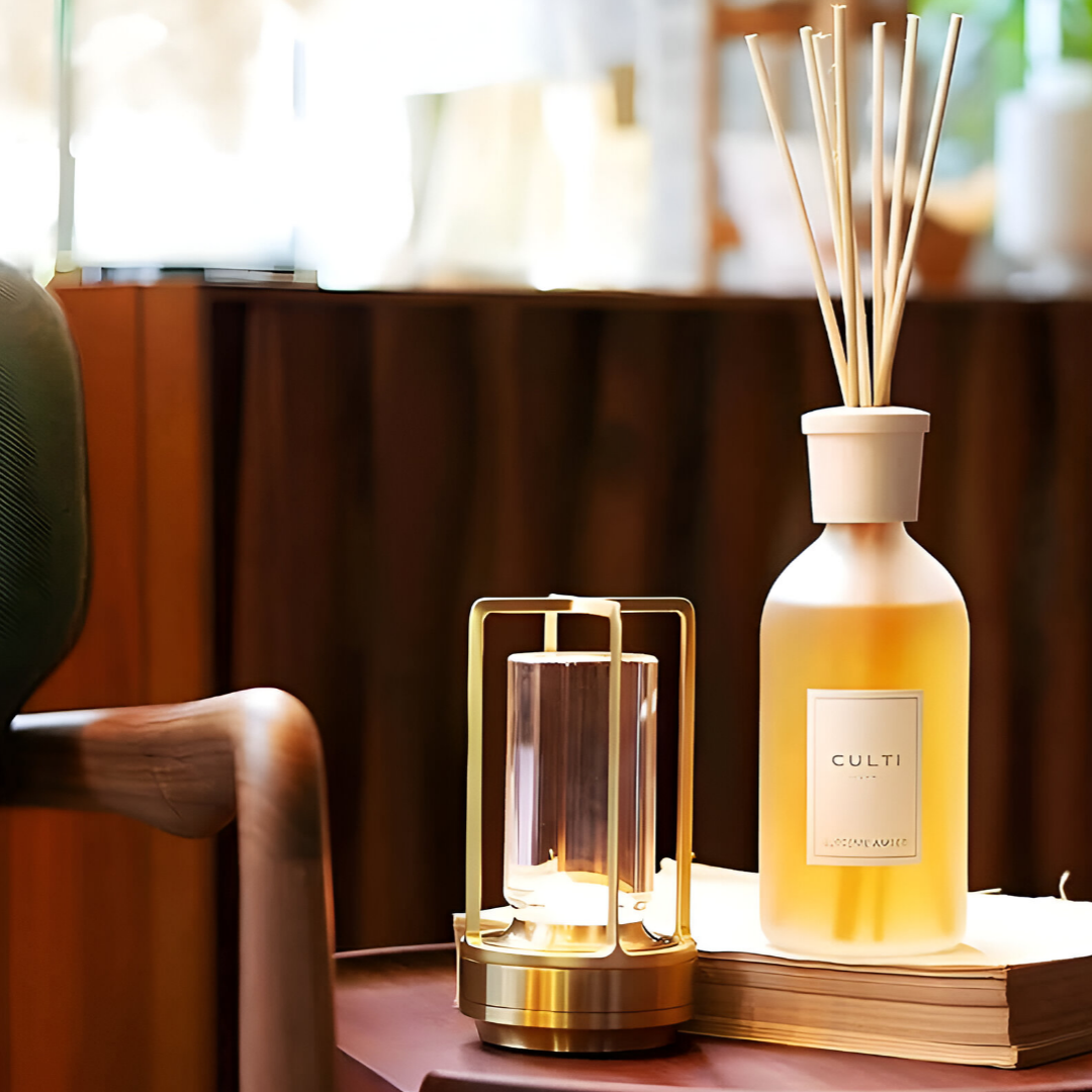 Elegancka Lampa Stołowa ElegantLight | Wodoodporne i Przenośne Oświetlenie w Stylu